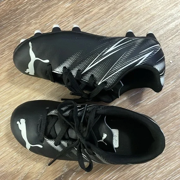 Puma Kids Soccer Shoes - Picture 4 of 8